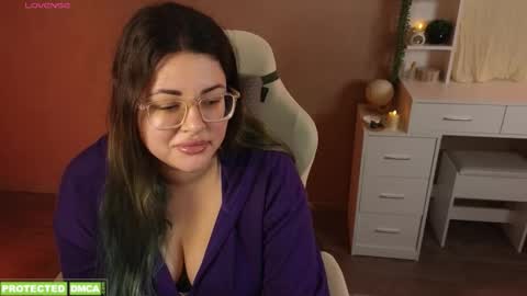 Snapshot of sunflower0907 chatting on 11.27.25 Tina. Im topless model online show from 11.27.25