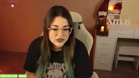 Snapshot of sunflower0907 chatting on 12.15.25 Tina. Im topless model online show from 12.15.25