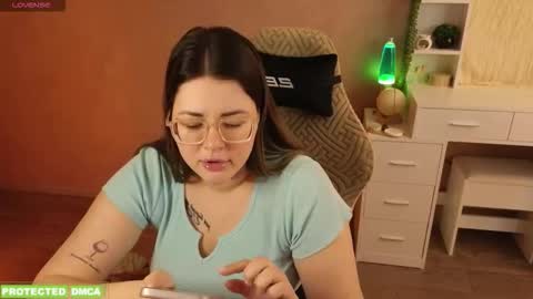 Snapshot of sunflower0907 chatting on 03.11.26 Tina. Im topless model online show from 03.11.26