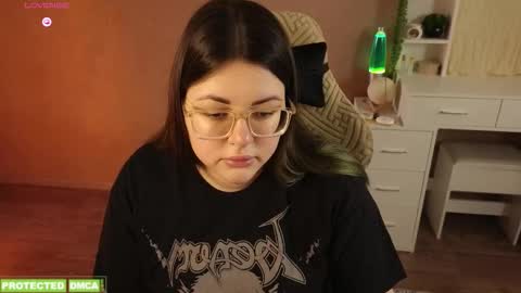 Snapshot of sunflower0907 chatting on 03.18.26 Tina. Im topless model online show from 03.18.26