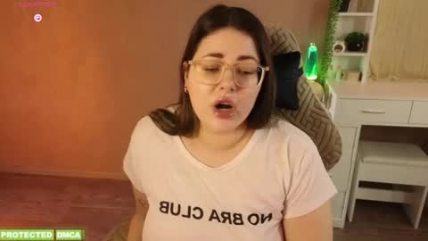 Tina. Im topless model  online show from 05.05.26