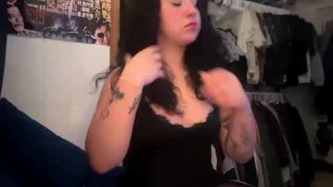 Snapshot of sunflowerxo chatting on 11.18.25 Sofie online show from 11.18.25