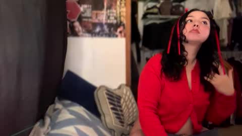 Snapshot of sunflowerxo chatting on 12.18.25 Sofie online show from 12.18.25