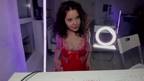 Snapshot of sunlovedamily chatting on 12.18.24 Amy online show from 12.18.24