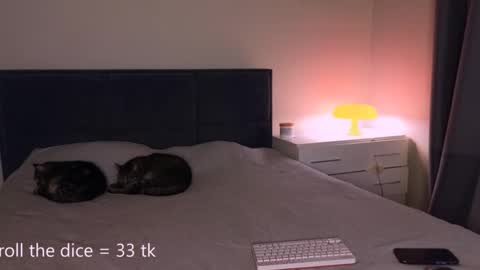 Snapshot of sunlovedamily chatting on 10.31.25 Amy online show from 10.31.25