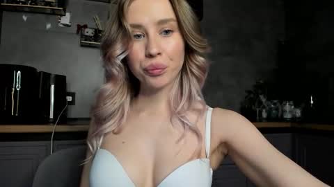 Snapshot of sunlovv chatting on 02.03.26 sunlovv online show from 02.03.26