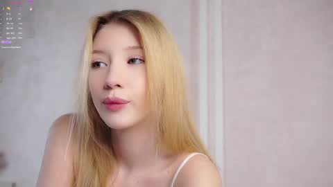 Snapshot of sunnmoonn chatting on 05.16.26 Lily online show from 05.16.26
