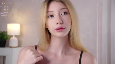 Snapshot of sunnmoonn chatting on 05.22.26 Lily online show from 05.22.26