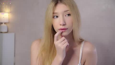 Snapshot of sunnmoonn chatting on 05.24.26 Lily online show from 05.24.26