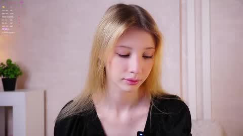 Snapshot of sunnmoonn chatting on 06.07.26 Lily online show from 06.07.26