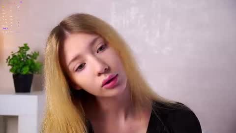Snapshot of sunnmoonn chatting on 06.27.26 Lily online show from 06.27.26