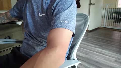 Snapshot of sunny_valentine chatting on 10.25.25 sunny valentine online show from 10.25.25