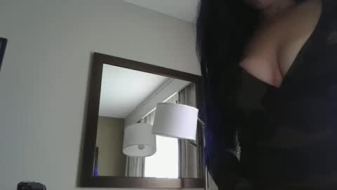 Snapshot of sunnydazeexo chatting on 09.18.25 Sunny online show from 09.18.25