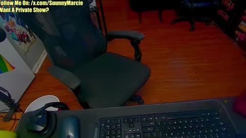 Sunny Marcie online show from 03.04.25