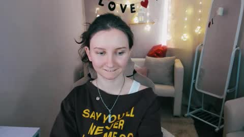 Snapshot of sunshine_blaze chatting on 02.15.26 Alice online show from 02.15.26