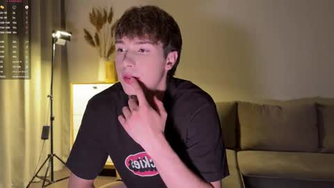 Snapshot of sunshinealex chatting on 10.02.25 sunshinealex online show from 10.02.25