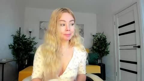 Snapshot of super_peach chatting on 04.12.26 Jenn online show from 04.12.26