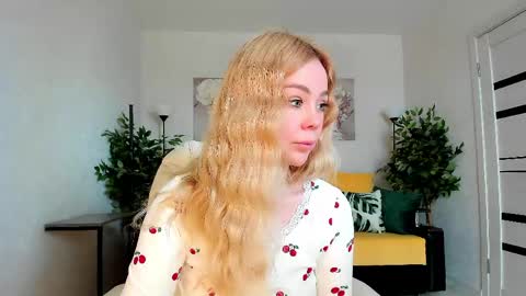 Snapshot of super_peach chatting on 04.17.26 Jenn online show from 04.17.26