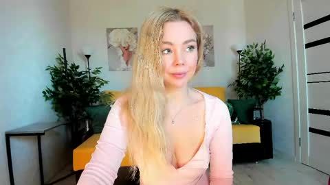Snapshot of super_peach chatting on 04.22.26 Jenn online show from 04.22.26