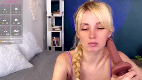 Snapshot of super_peach_stream chatting on 09.20.25 ANNApvt open full info in bio online show from 09.20.25