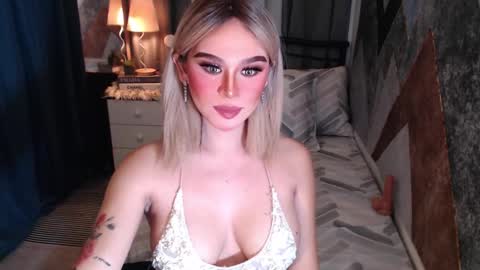 Snapshot of superh0tangelxx chatting on 03.10.26 CARMINA online show from 03.10.26