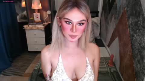 Snapshot of superh0tangelxx chatting on 05.26.26 CARMINA online show from 05.26.26