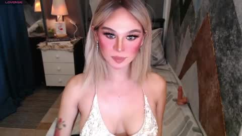 Snapshot of superh0tangelxx chatting on 06.01.26 CARMINA online show from 06.01.26