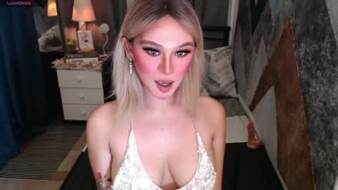 Snapshot of superh0tangelxx chatting on 06.05.26 CARMINA online show from 06.05.26