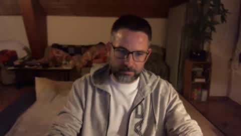 Snapshot of supersquirrel81 chatting on 12.22.25 supersquirrel81 online show from 12.22.25