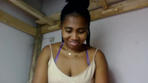 Snapshot of surbelle chatting on 07.14.26 surbelle online show from 07.14.26