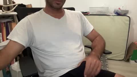 Snapshot of surftravel chatting on 09.16.25 surftravel online show from 09.16.25