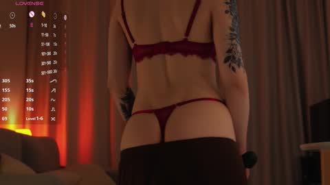 Snapshot of suriri chatting on 02.14.26 Suri online show from 02.14.26