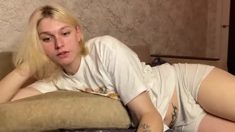 Snapshot of susan228 chatting on 12.04.25 Vladiva online show from 12.04.25