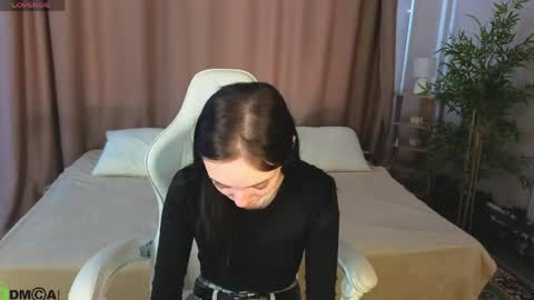 Annie online show from 04.28.26