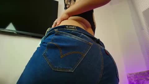 Snapshot of susana_hank chatting on 05.20.26 susana online show from 05.20.26