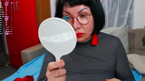 Snapshot of susanflower chatting on 01.29.25 Susan online show from 01.29.25