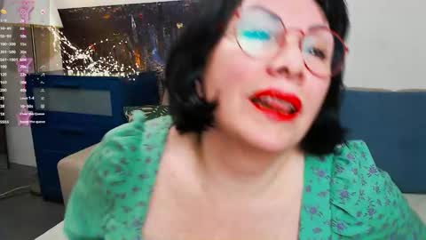 Snapshot of susanflower chatting on 02.09.25 Susan online show from 02.09.25