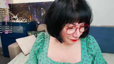 Snapshot of susanflower chatting on 02.12.25 Susan online show from 02.12.25