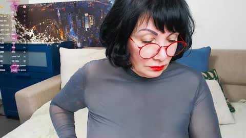 Snapshot of susanflower chatting on 02.19.25 Susan online show from 02.19.25