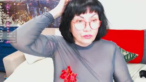 Snapshot of susanflower chatting on 03.04.25 Susan online show from 03.04.25