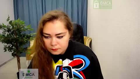 Snapshot of susanna_s chatting on 11.28.25 Susanna online show from 11.28.25