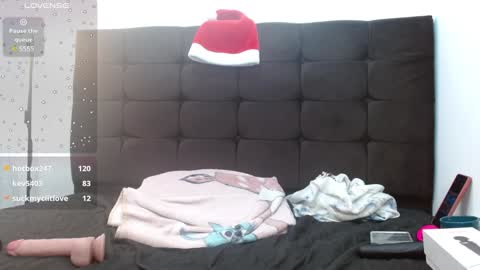 Snapshot of susanruggiero chatting on 01.05.25 susanruggiero online show from 01.05.25