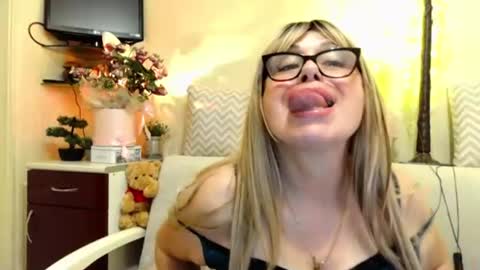 Snapshot of susiexnoreen chatting on 06.18.26 SusiexNoreen online show from 06.18.26