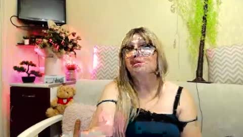 Snapshot of susiexnoreen chatting on 08.04.26 SusiexNoreen online show from 08.04.26