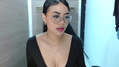 Snapshot of sussan_love01 chatting on 02.19.25 Susan online show from 02.19.25