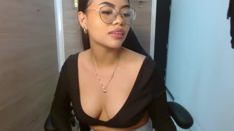 Snapshot of sussan_love01 chatting on 02.19.25 Susan online show from 02.19.25