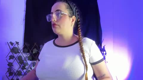 Snapshot of sussanmiller_ chatting on 10.25.25 sussanmiller_ online show from 10.25.25