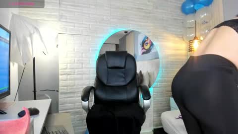 Snapshot of sussy__stone chatting on 06.18.26 online show from 06.18.26