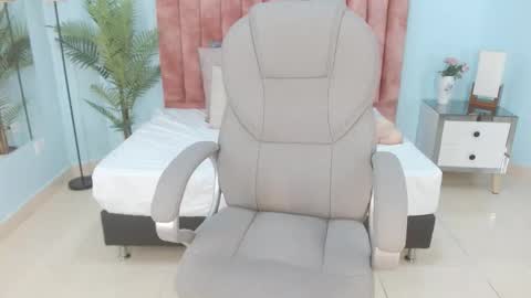 Snapshot of sussy_leon chatting on 11.20.25 sussy leon online show from 11.20.25