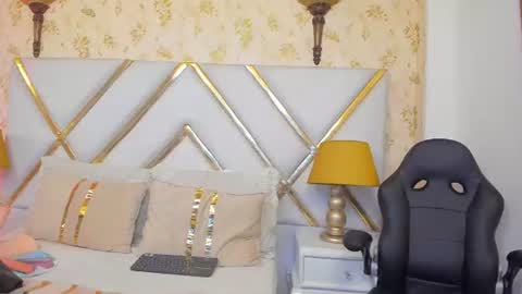Snapshot of sussyfoxx_ chatting on 06.17.26 sussyfoxx_ online show from 06.17.26